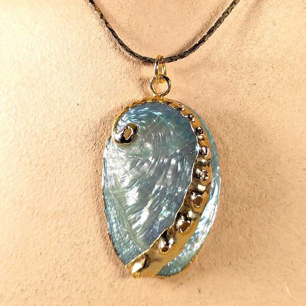 STUNNING Gold plated Real Blue seashell pendant on 18" silver plated box chain